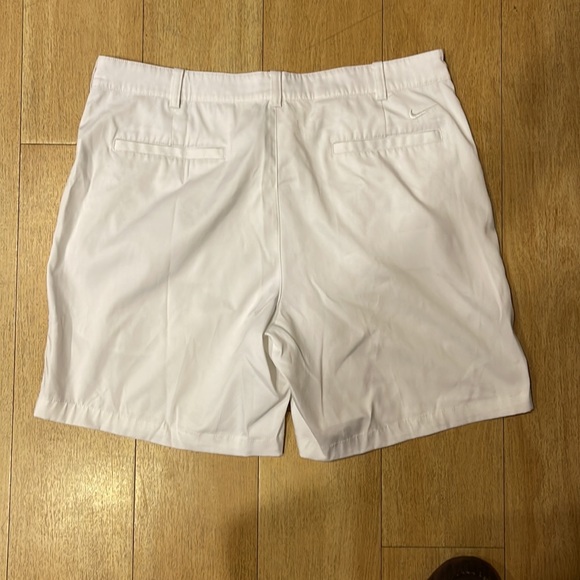 Nike DRI-FIT Golf Shorts - Picture 3 of 3